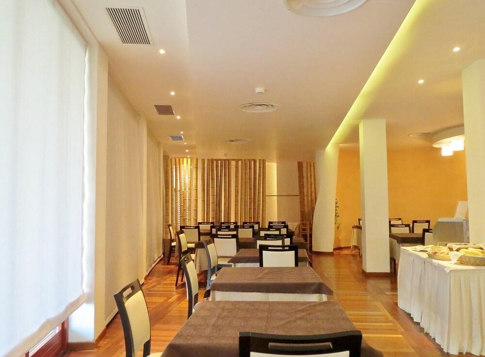 Hotel Carlo Felice Σάσαρι Εξωτερικό φωτογραφία