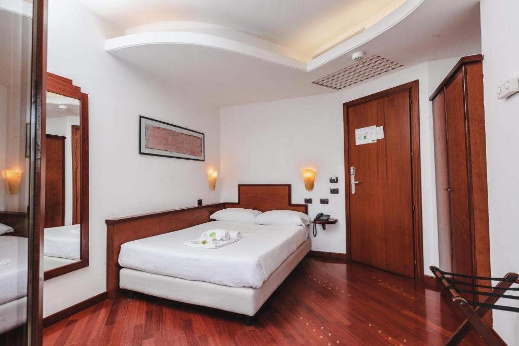 Hotel Carlo Felice Σάσαρι Εξωτερικό φωτογραφία