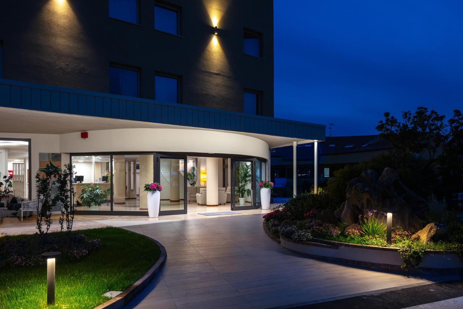 Hotel Carlo Felice Σάσαρι Εξωτερικό φωτογραφία